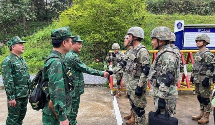 老街边防部队和中国蒙自分区边防部队启动2024年双边巡逻活动