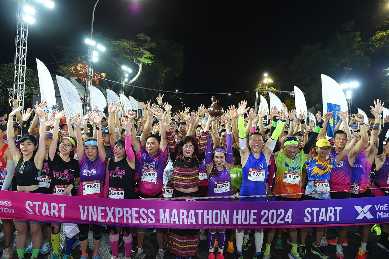 2024年顺化帝国快讯马拉松比赛：连接来自越南和世界各地的数千名跑步爱好者
