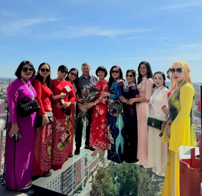 越侨代表团首次出席全球妇女峰会