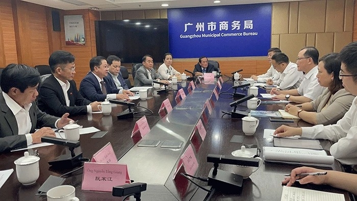 代表团与广州市贸促局举行工作会谈。