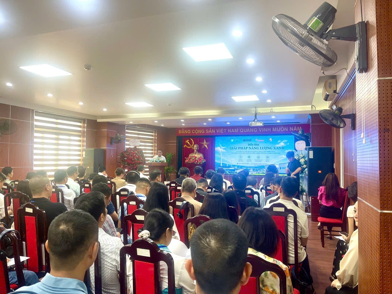 越中企业共寻绿色能源合作新机遇 越中企业共寻绿色能源合作新机遇