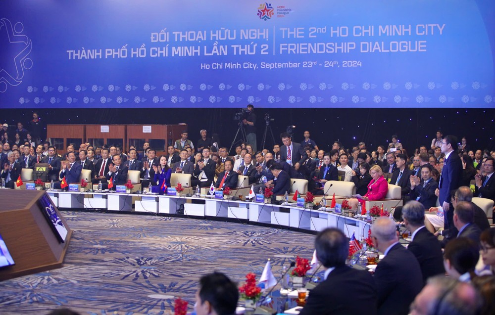 35个国际地方政府代表团出席2024年胡志明市友好对话会议