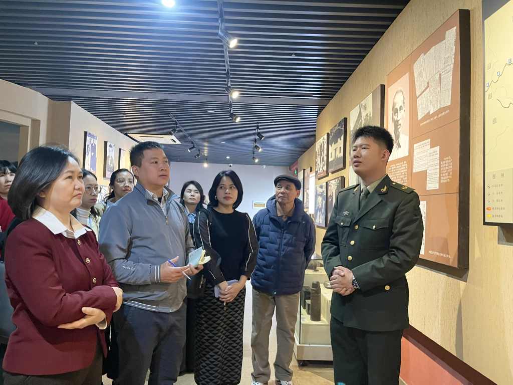 调研、研究在中国广西建设“追随胡志明主席足迹之旅”红色旅游线路