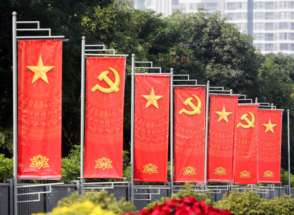 夯实坚实政治基础 推动国家发展 Tạo nền tảng chính trị vững chắc để đất nước phát triển