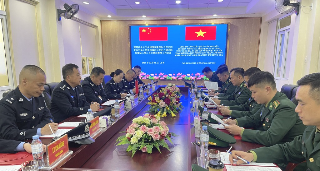 越南邪笼国际口岸边防站与中国水口关出入境边防检查站举行会谈