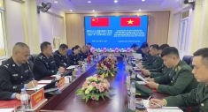 越南邪笼国际口岸边防站与中国水口关出入境边防检查站举行会谈
