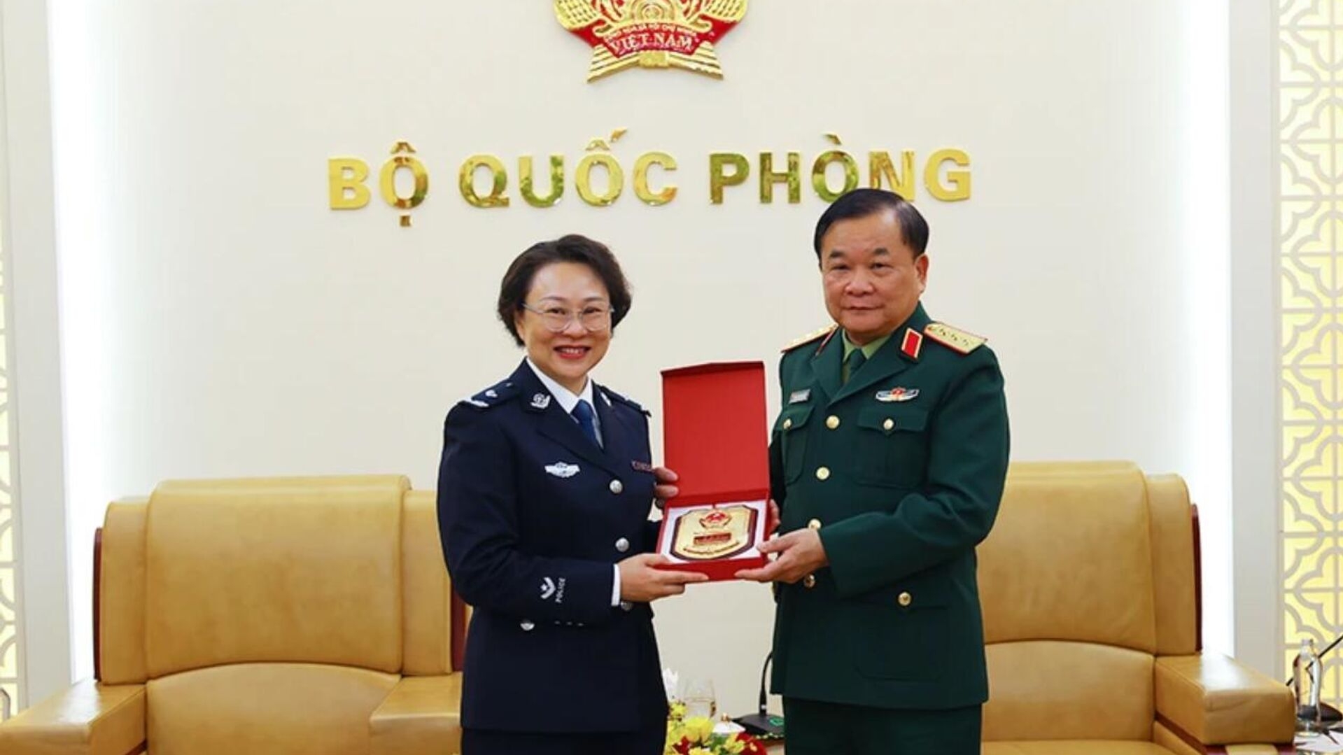 越中加强边境与口岸执法合作