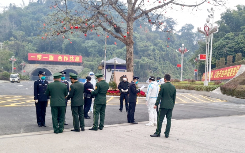 平福省警方移交4名非法入境的中国公民