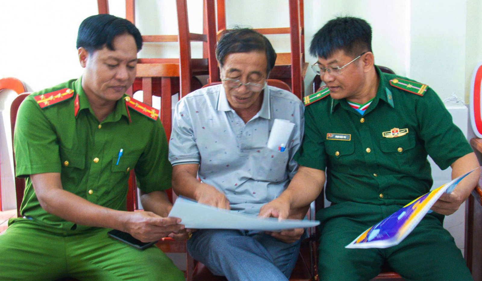 在安江山海乡开展防范和打击IUU捕捞宣传活动