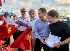 越南海军第3区在昏果岛与李山开展防范和打击IUU捕捞宣传活动