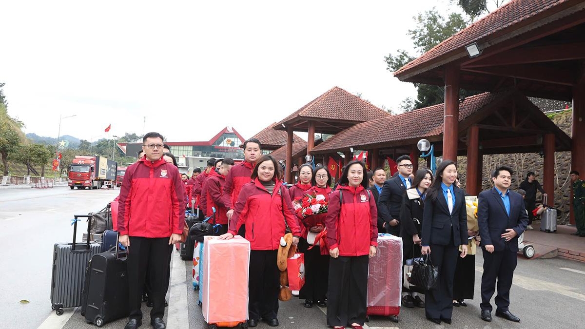 宣光省：35名青年赴华参加“追寻胡志明主席足迹”红色之旅