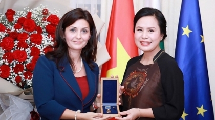 保加利亚向越南教师授予‘金月桂’ 荣誉勋章