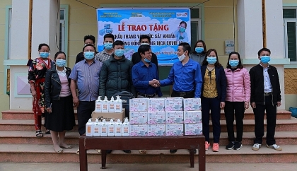 越南世界宣明会向奠边省捐赠口罩和速干手消毒液