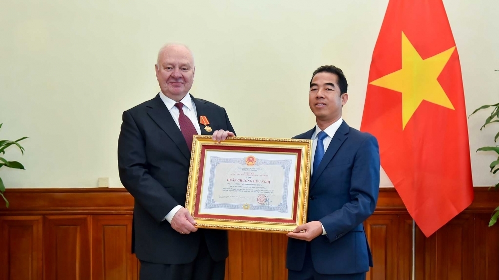 俄罗斯驻越大使为两国关系作出贡献，荣获越南友谊勋章