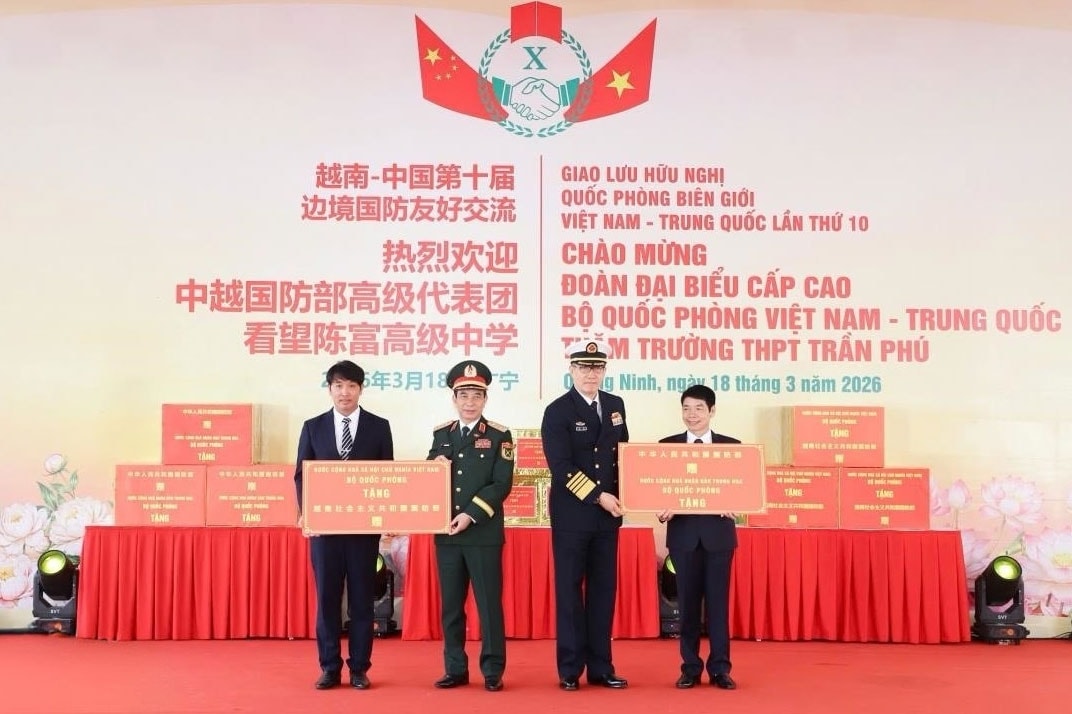 从陈富高级中学传递越中友谊