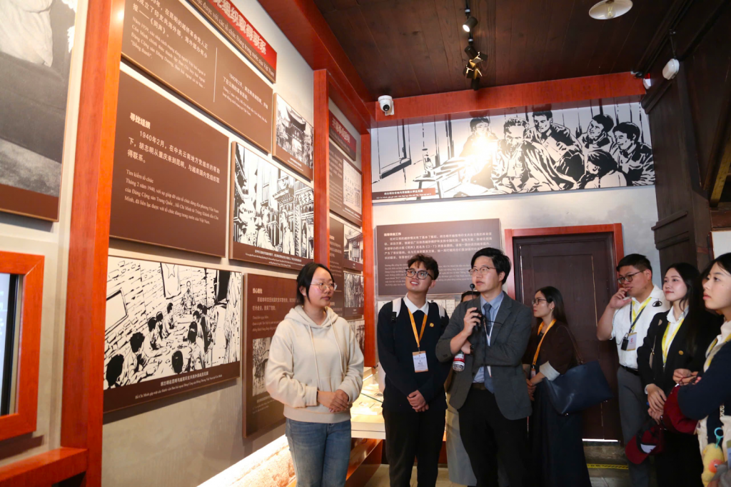 150余名越南师生探寻胡志明在华革命足迹 150余名越南师生探寻胡志明在华革命足迹