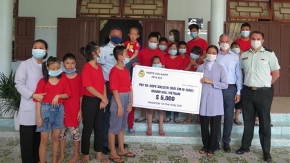 加拿大驻越南大使馆捐赠5000加元并举行设在庆和省的慈善工程竣工仪式