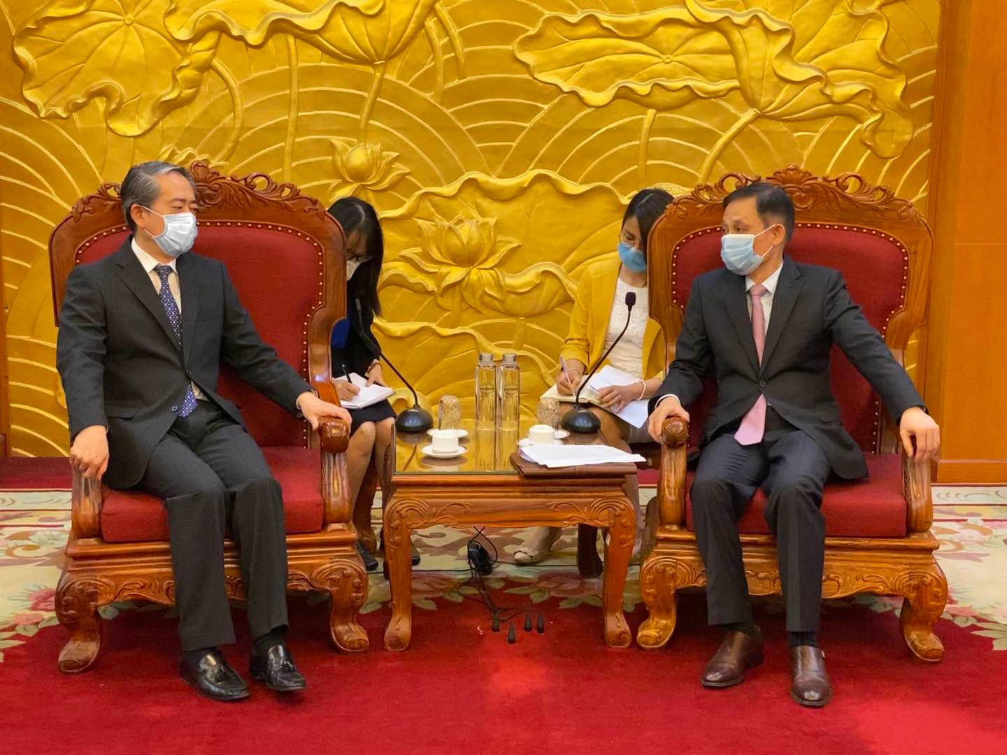 新任越共中央对外部部长黎怀忠会见中国驻越大使熊波