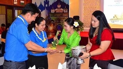 在胡志明市老挝和柬埔寨大学生喜迎传统新年