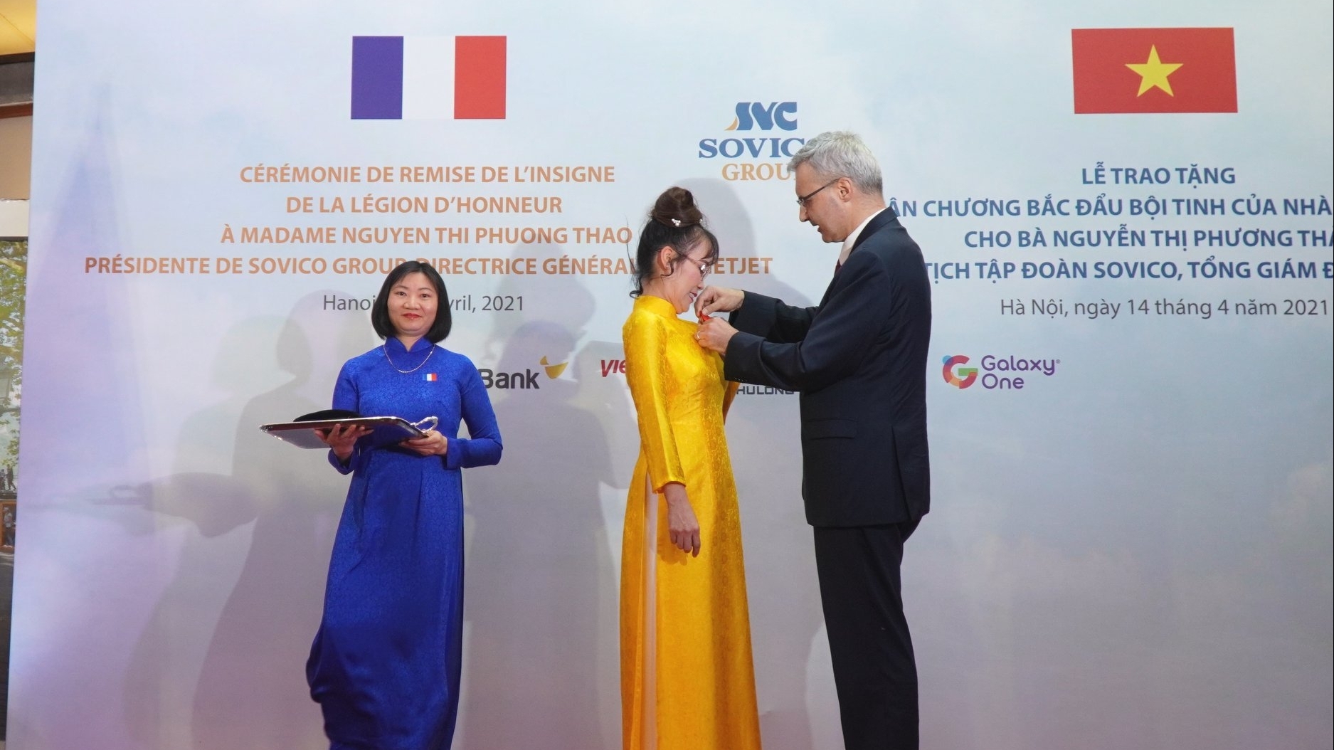 越南首位女商人荣获法国国家荣誉军团骑士勋章