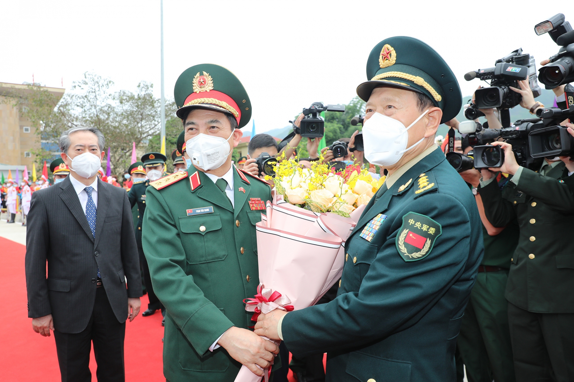 越中第六次边境国防友好交流活动：建设和平、合作与发展的共同边界线
