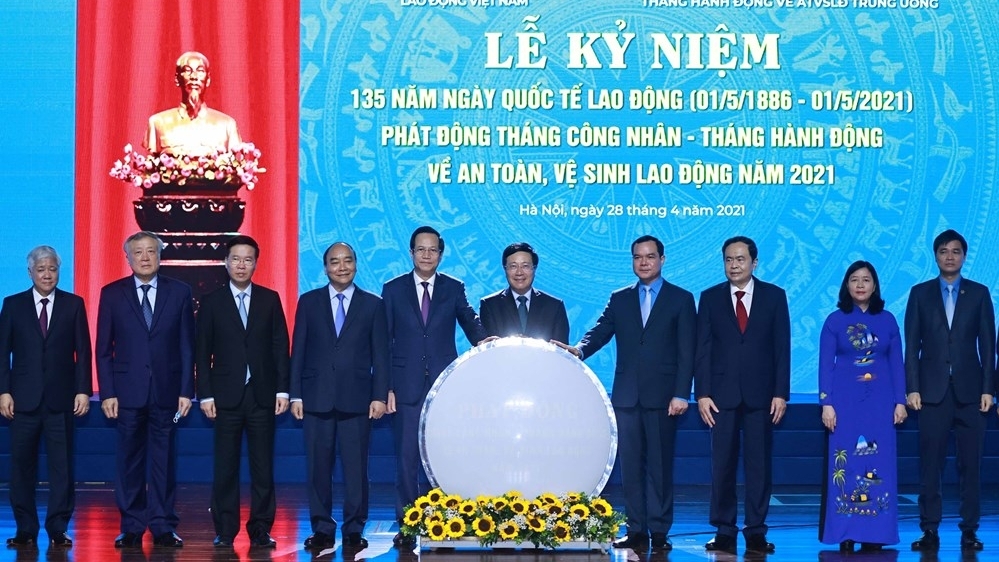 越南国家主席阮春福出席'2021年工人月'发起仪式