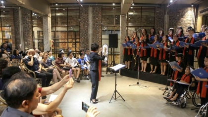 120名越南和国际艺术家为“致力打造宜居的河内”合唱