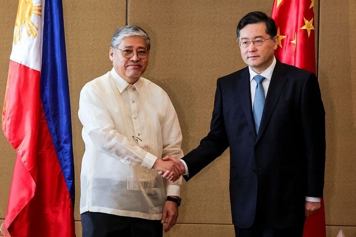 中国与菲律宾承诺合作解决东海争端
