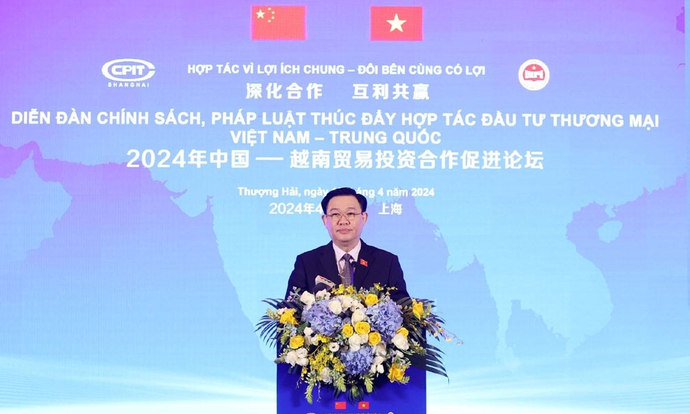 Bản in : 越南国会主席王廷惠出席促进越南与中国投资贸易合作政策法律论坛 | Vietnam+ (VietnamPlus)