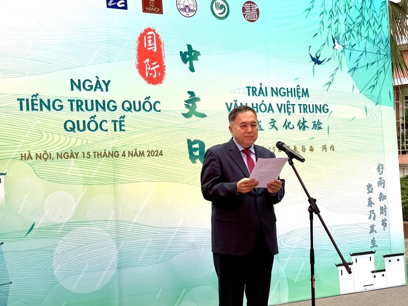中国驻越南使馆教育参赞郑大伟在活动中发言。
