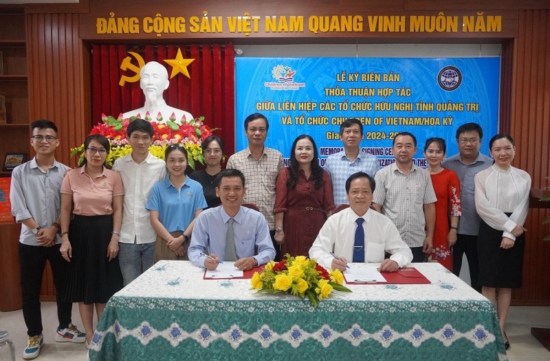 广治省友好组织联合会与越南儿童组织签署合作协议
