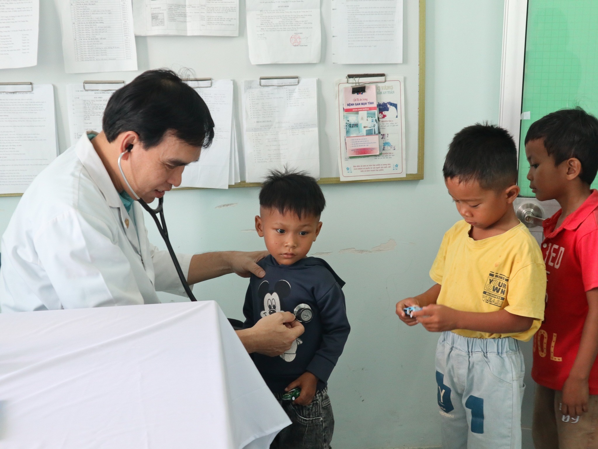 VCF为中部和西原地区儿童提供免费心脏筛查
