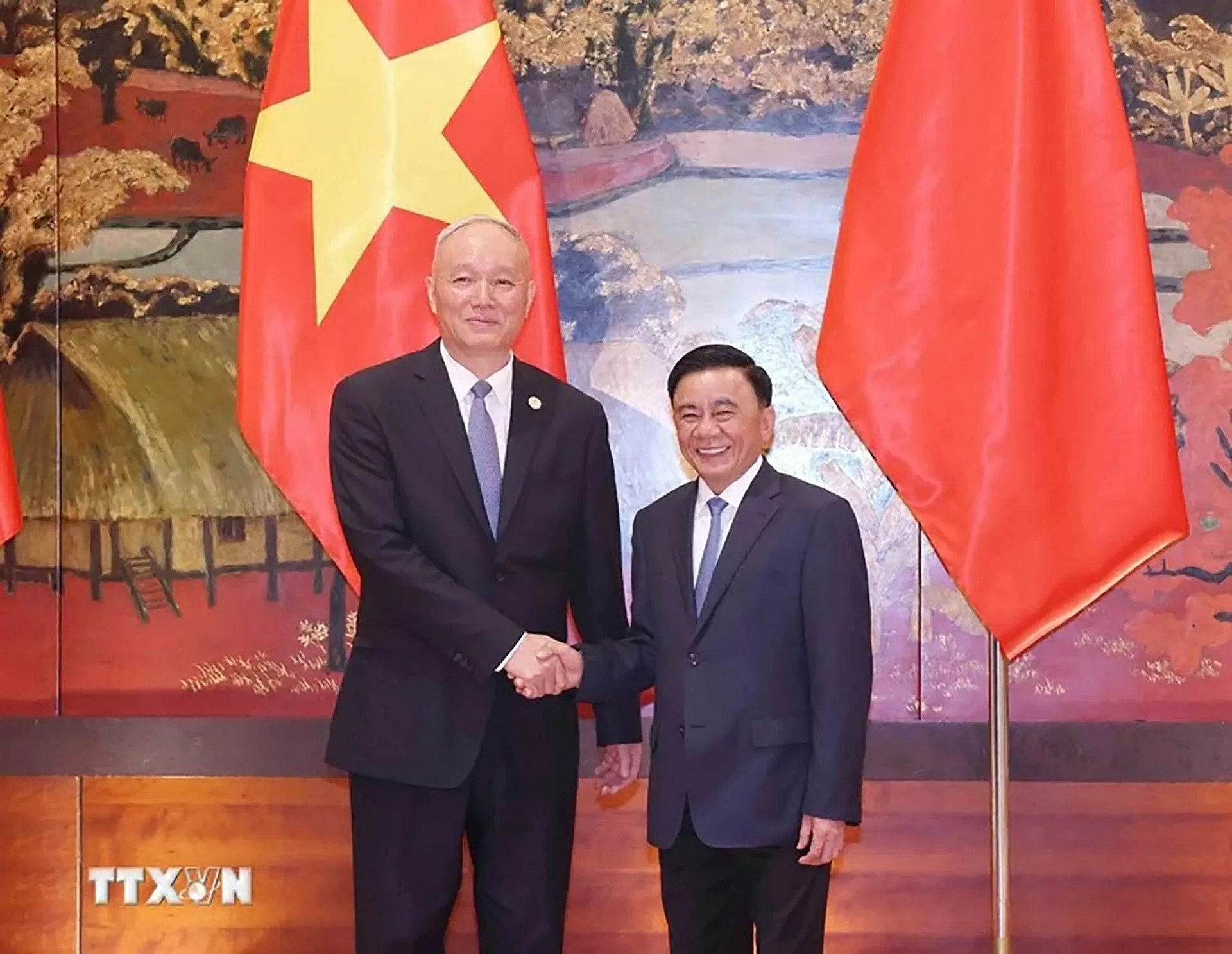陈锦秀与中共中央书记处书记、中央办公厅主任蔡奇举行会谈