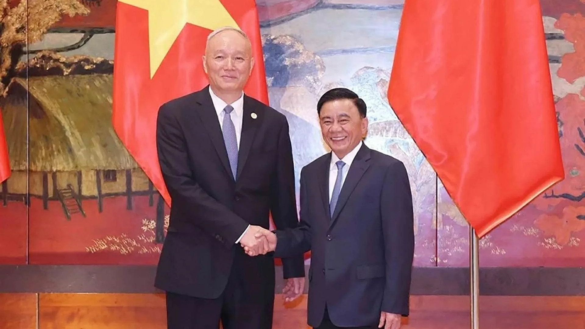 越中加强两党合作服务长远战略目标
