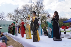 越南奥黛在北京绚丽亮相