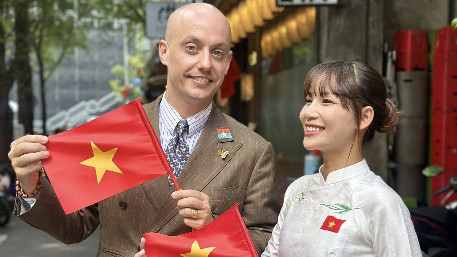 越南人民以自豪和感恩之心缅怀过去