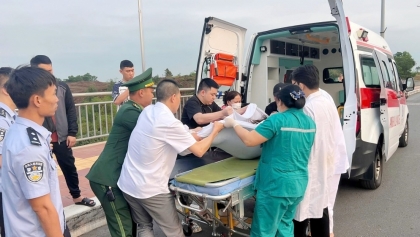 开通“绿色通道”护送危重患者赴中国紧急救治