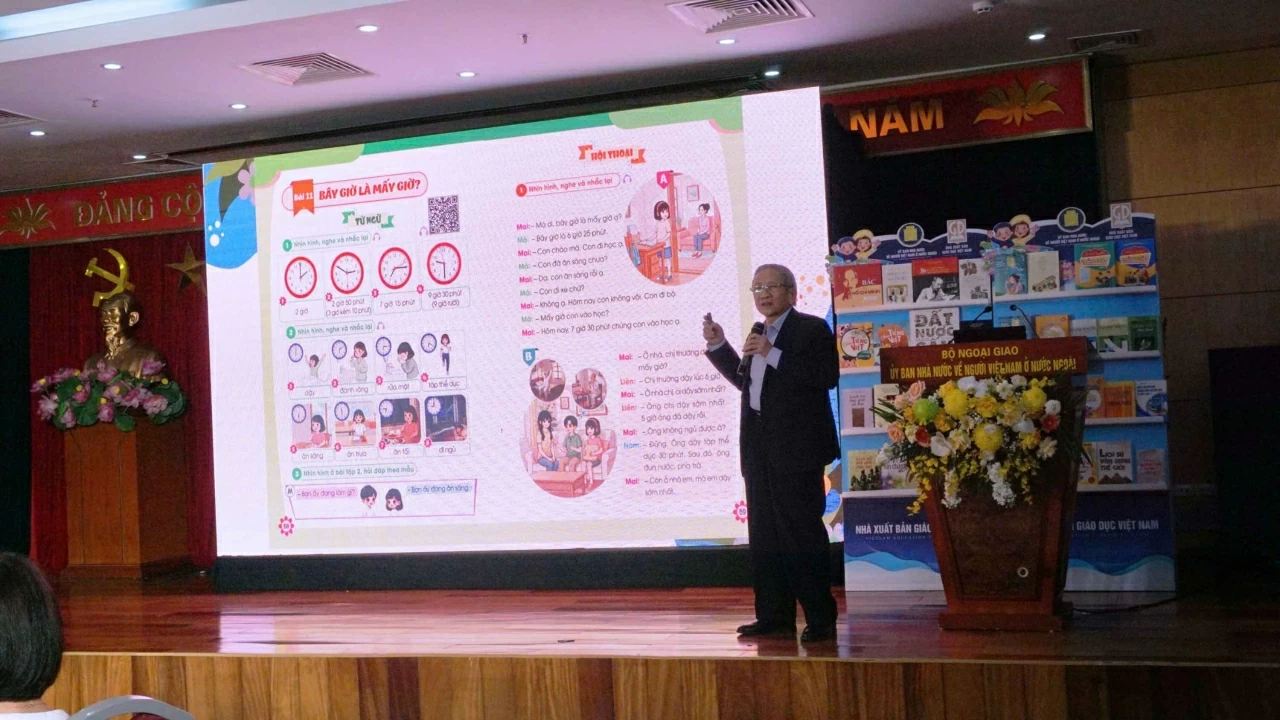 《快乐学习越南语》丛书助力在全球越南人社群传承母语