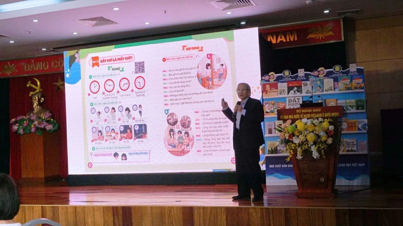 《快乐学习越南语》丛书助力在全球越南人社群传承母语