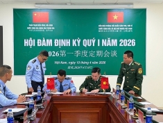 宣光省边防屯与中方开展边境管理会谈