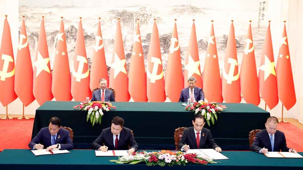 越共中央总书记、国家主席苏林访华期间越中签署32项合作文件