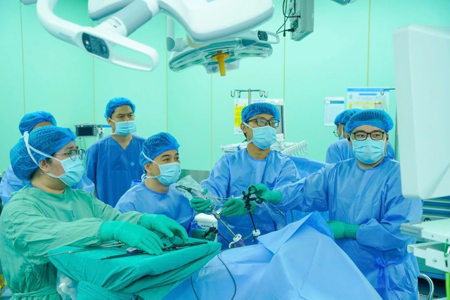 印度尼西亚患者赴越进行结直肠癌手术