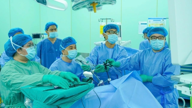 越南成功为印尼患者实施结肠癌手术
