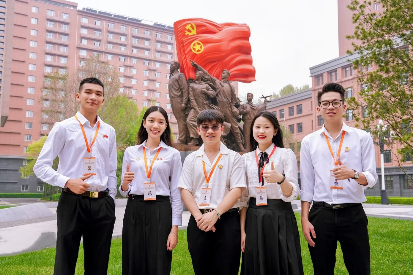 越南大学生赴中国参加“红色之旅”：跨越边界的青春足迹