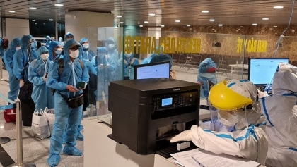 暂停和限制外国人和旅外越南人入境