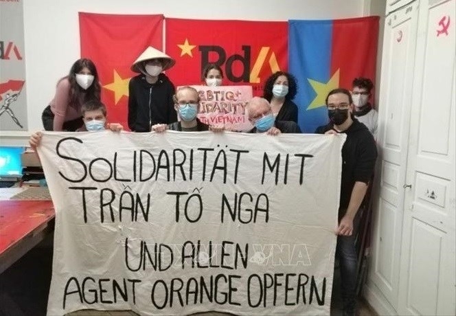 Bản in : 瑞士劳动党声援越南橙毒剂/二恶英受害者   | Vietnam+ (VietnamPlus)