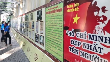 胡志明主席诞辰131周年：'胡志明-最美的名字'图片展在胡志明市举行