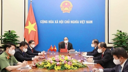越南国家主席阮春福与中国国家主席习近平通电话