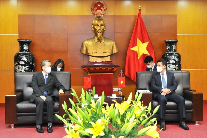 工贸部部长会见中国驻越南大使熊波
