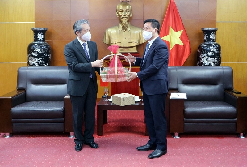 工贸部部长会见中国驻越南大使熊波